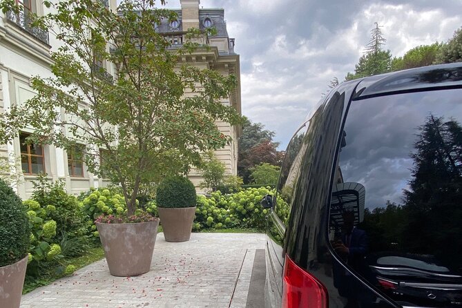 ZRH Zurich Airport to Zurich City Private Transfer–Winter Special - Communication is the service’s strongest habit