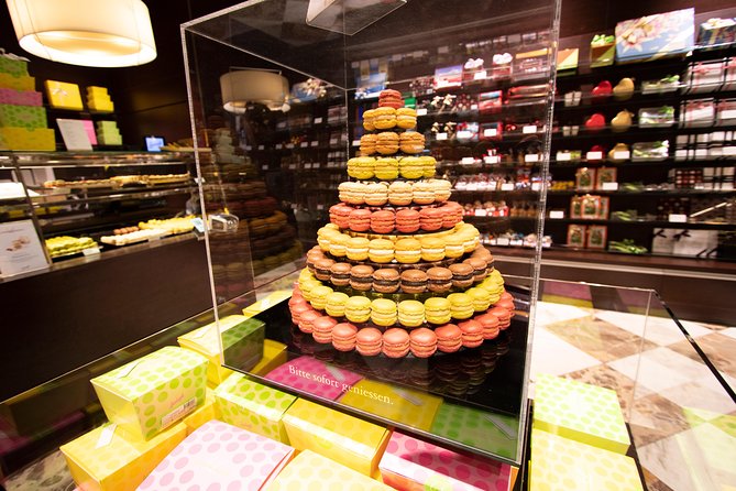 Zurich: Chocolate Tasting and Walking Tour with a Local - A closer look at the guides