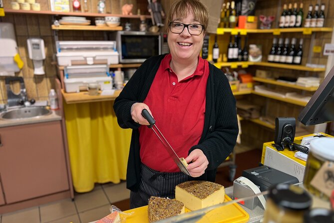 Zurich Food Tour with 10 Local Delicacies, Cheeses & Chocolates - Chocolate, hot cocoa, and Swiss sweets