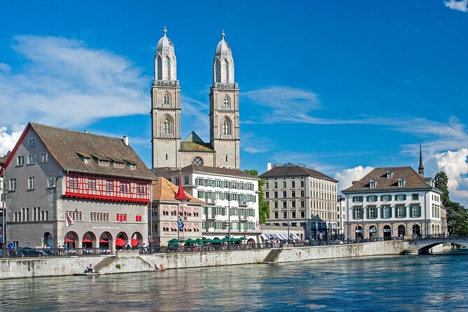 Zurich Highlights City Tour with Optional FIFA Museum Ticket - The 25-minute walk through Old Town