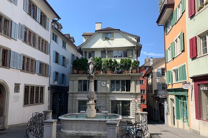 Zurich Old Town Walking Tour - Fraumünster and its famous windows