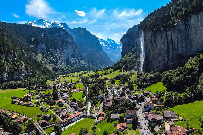 Zurich: Private Daytrip to Swiss Villages(Interlaken-Grindelwald) - Interlaken between two lakes