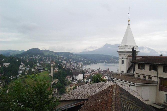 Zürich Private Walking Half-Day Trip with optional Lake Cruise - Bahnhofstrasse and Paradeplatz: Zurich’s polished face